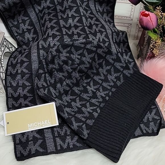 930  MICHAEL KORS Scarf & Hat Set black with logo gift box NWT - Picture 3 of 3